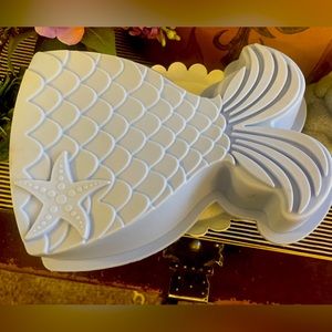 Whimsical Purple Mermaid w/Seashell Shaped Silicone Mold 3D Cake Pan NEW‼️